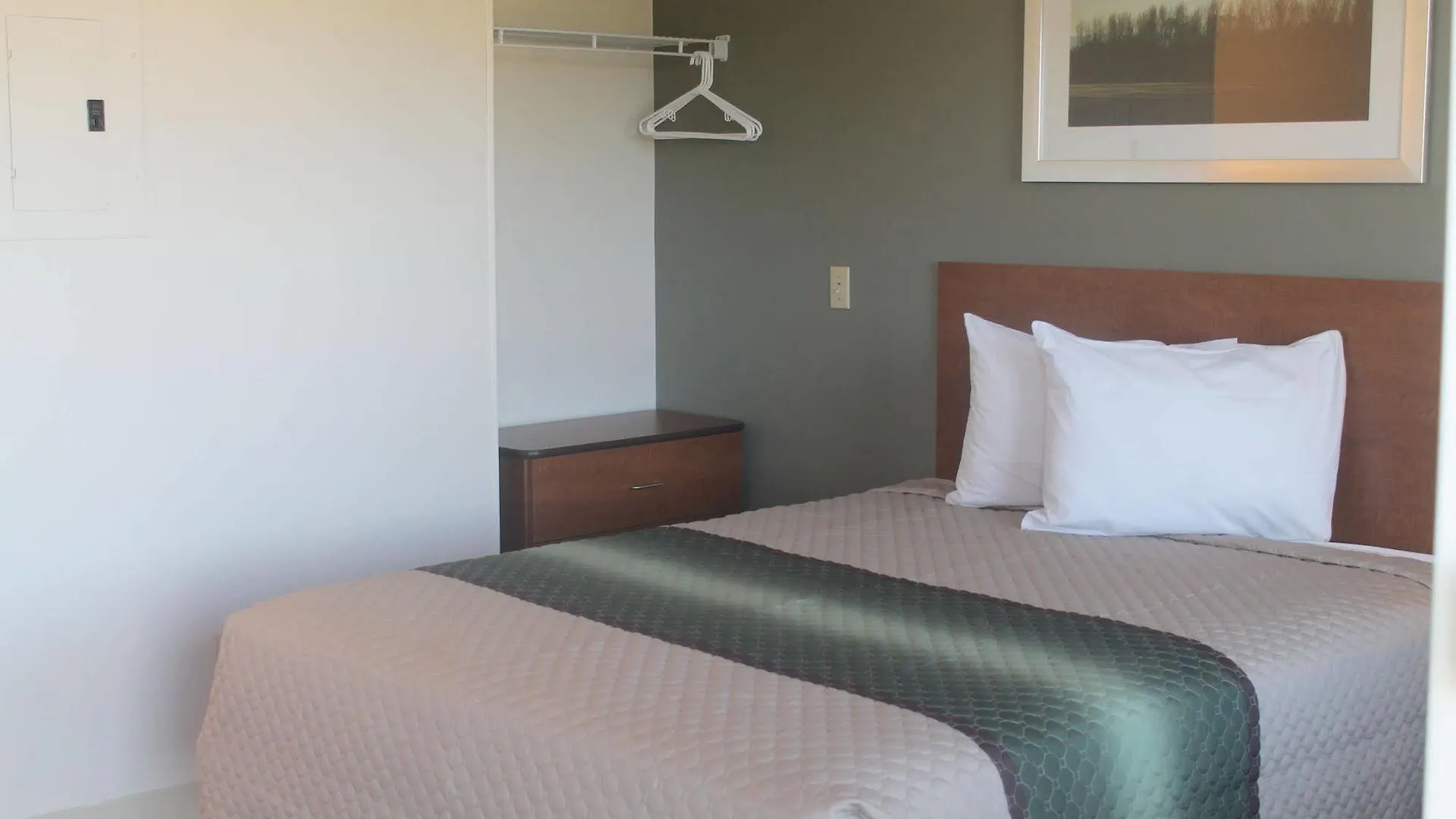 Hometowne Studios By Red Roof Phoenix - Black Canyon Highway Motel